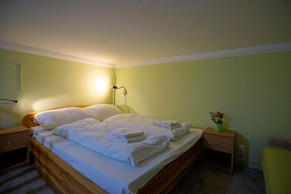 Broadway 43 * Budapest